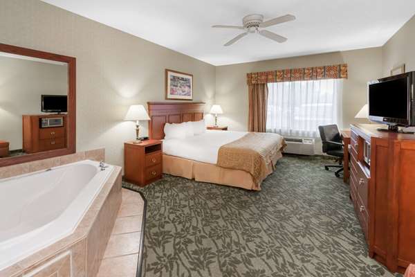  - Baymont Inn & Suites Walker - I-96, Exit 28