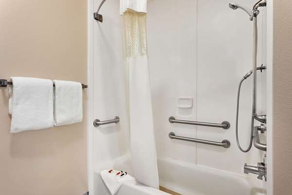  - Baymont Inn & Suites St Robert