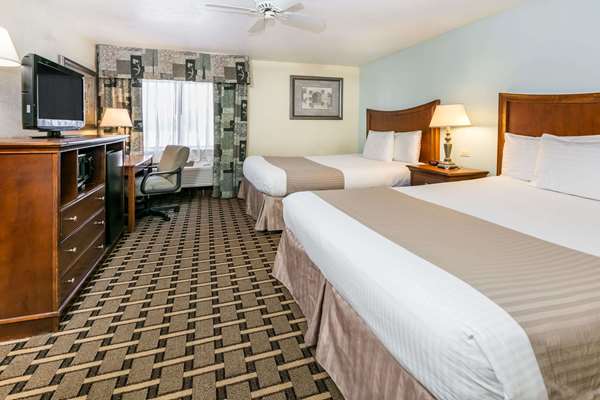  - Baymont Inn & Suites Arlington - I-30, Exits 29 & 30