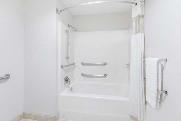  - Baymont Inn & Suites Arlington - I-30, Exits 29 & 30