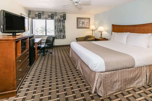  - Baymont Inn & Suites Arlington - I-30, Exits 29 & 30