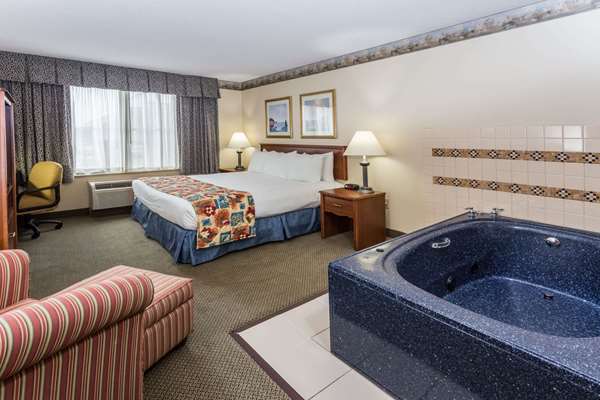 Suite - Baymont Inn & Suites Waterford
