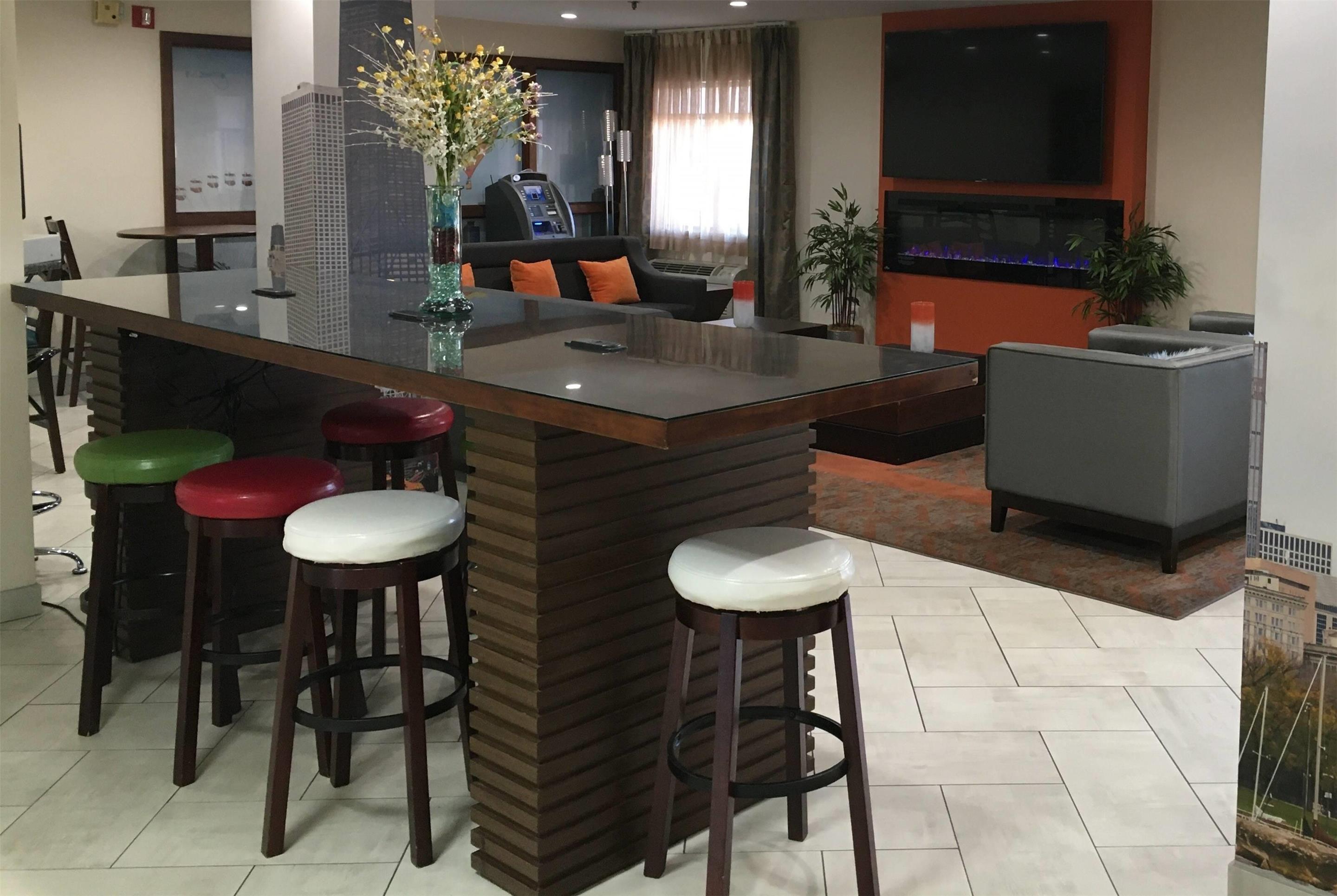 Lobby | Baymont by Wyndham Waterford/Burlington WI