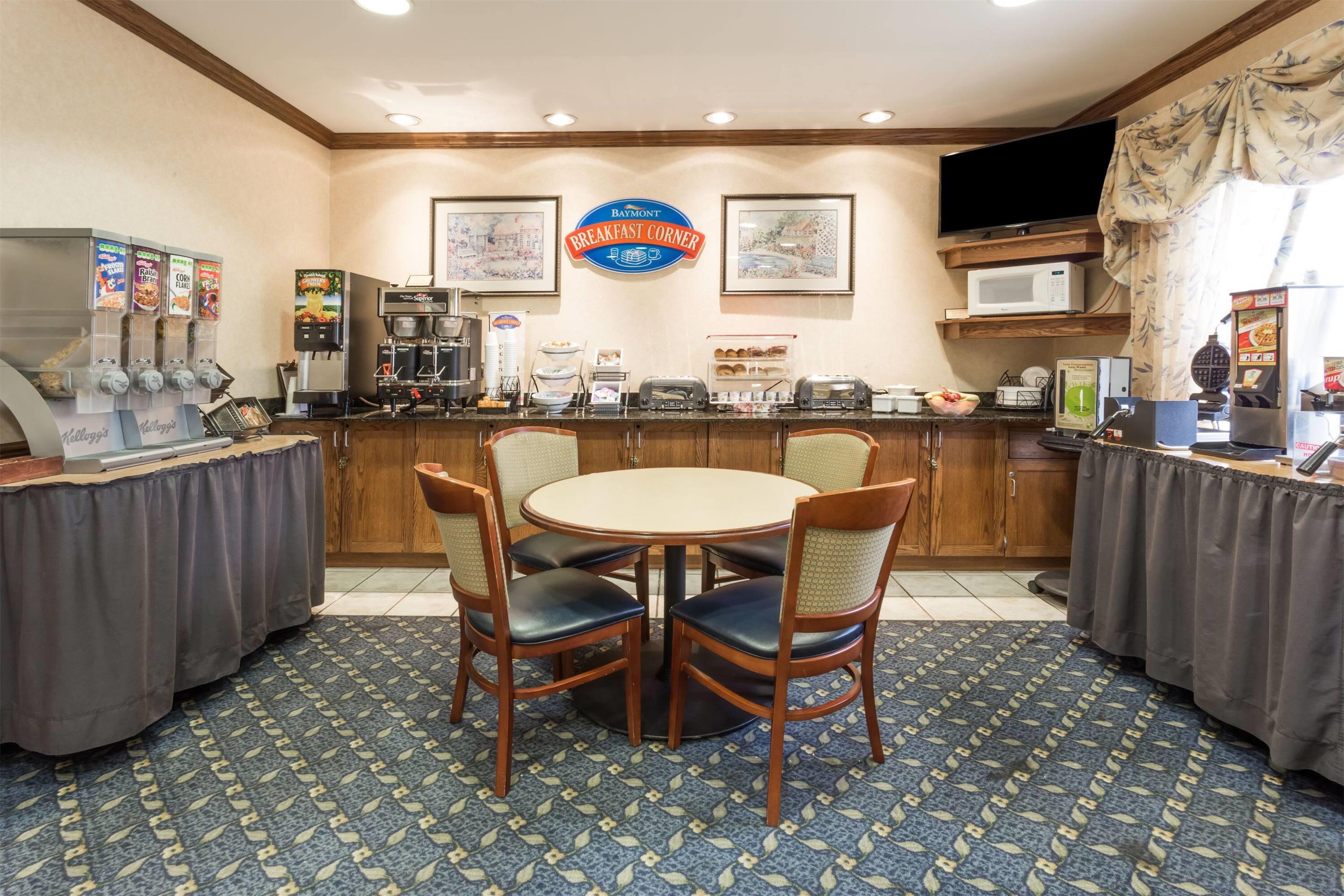 Breakfast Area | Baymont by Wyndham Waterford/Burlington WI