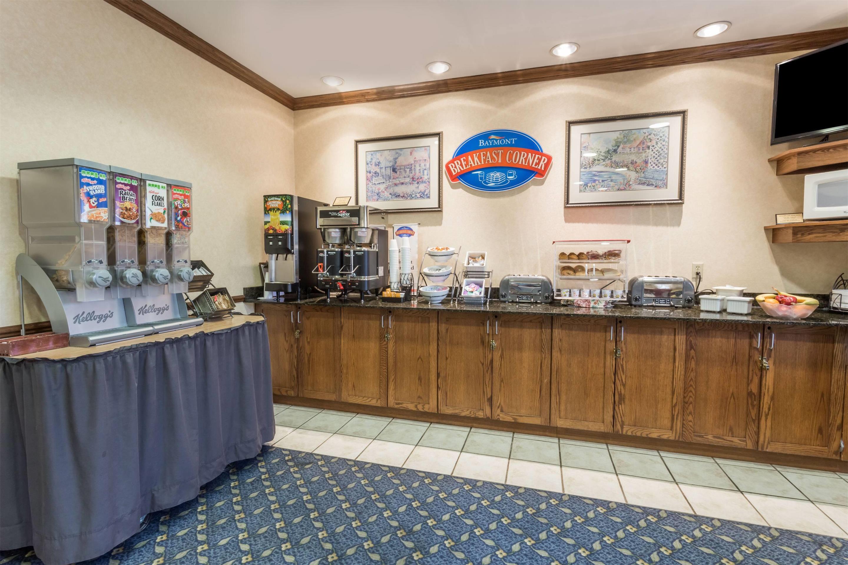 Breakfast Area | Baymont by Wyndham Waterford/Burlington WI