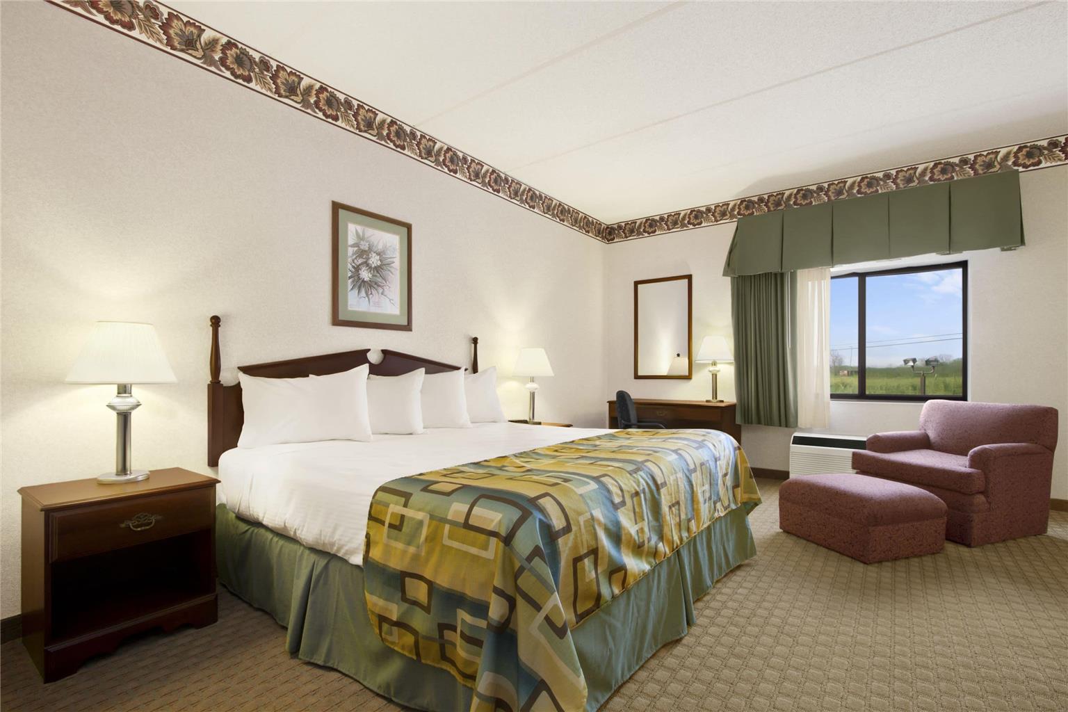 BAYMONT BY WYNDHAM, CORBIN-guestroom-Guest Room,Suite,On-Site.jpg