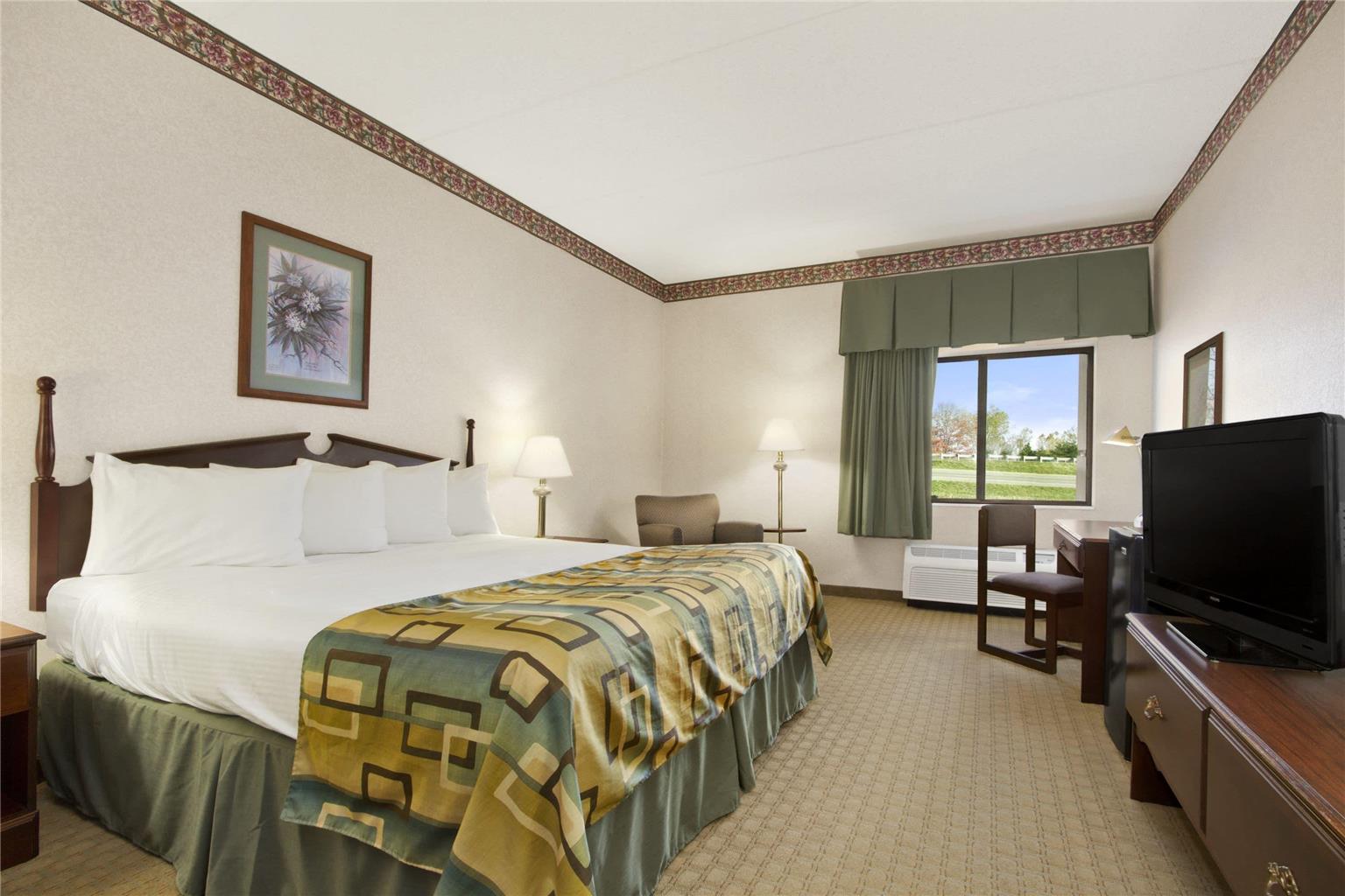 BAYMONT BY WYNDHAM, CORBIN-guestroom-Guest Room,On-Site.jpg