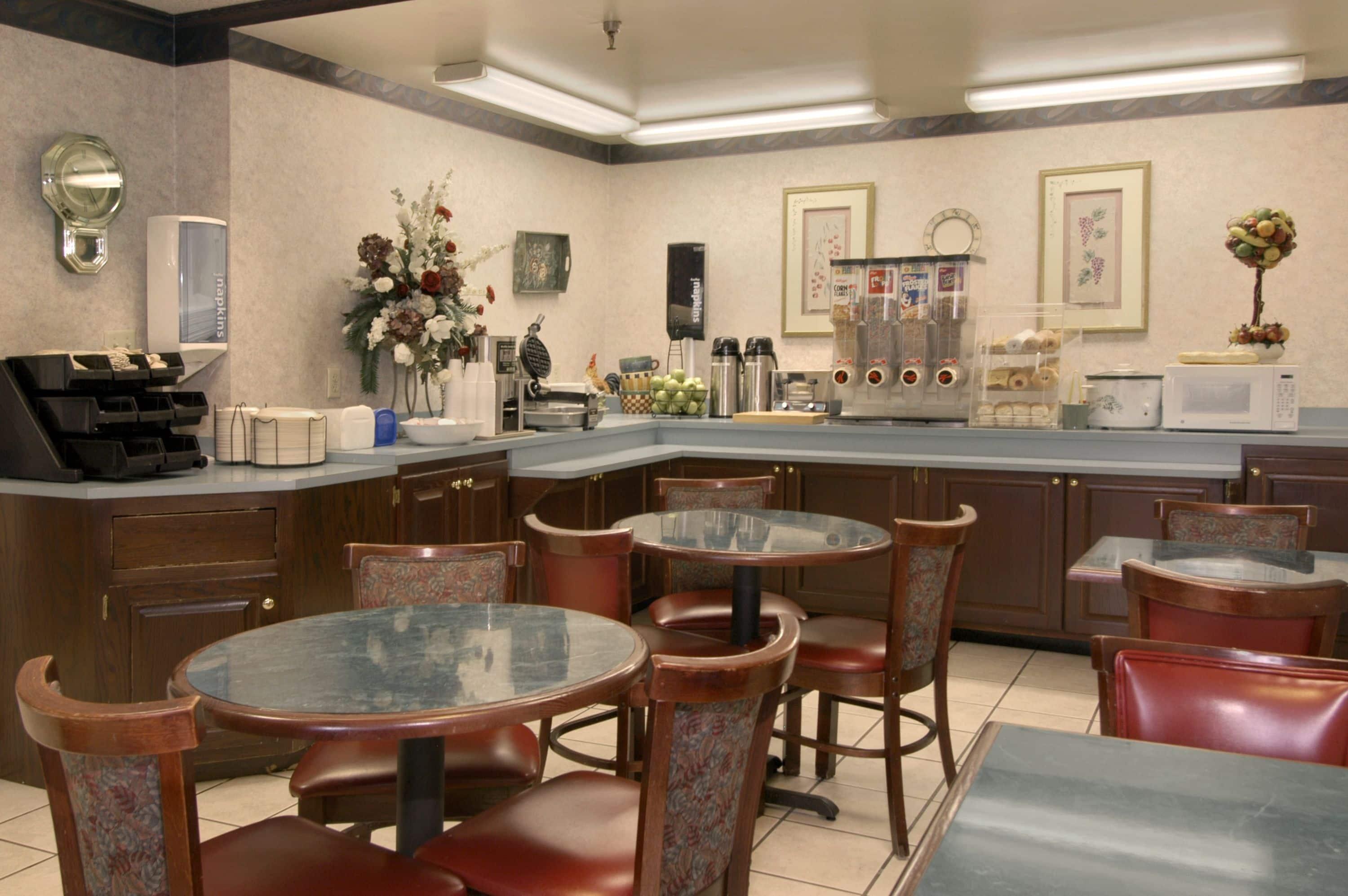 Breakfast Area | Baymont by Wyndham Corbin