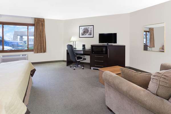  - Baymont Inn & Suites Green Bay
