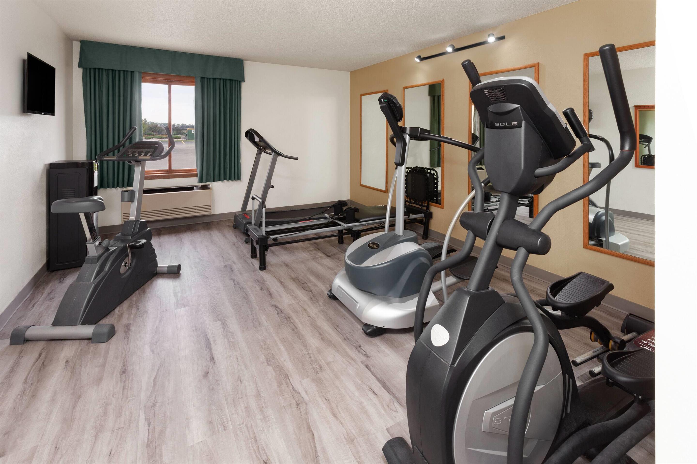 Health club fitness center gym | Baymont by Wyndham Green Bay