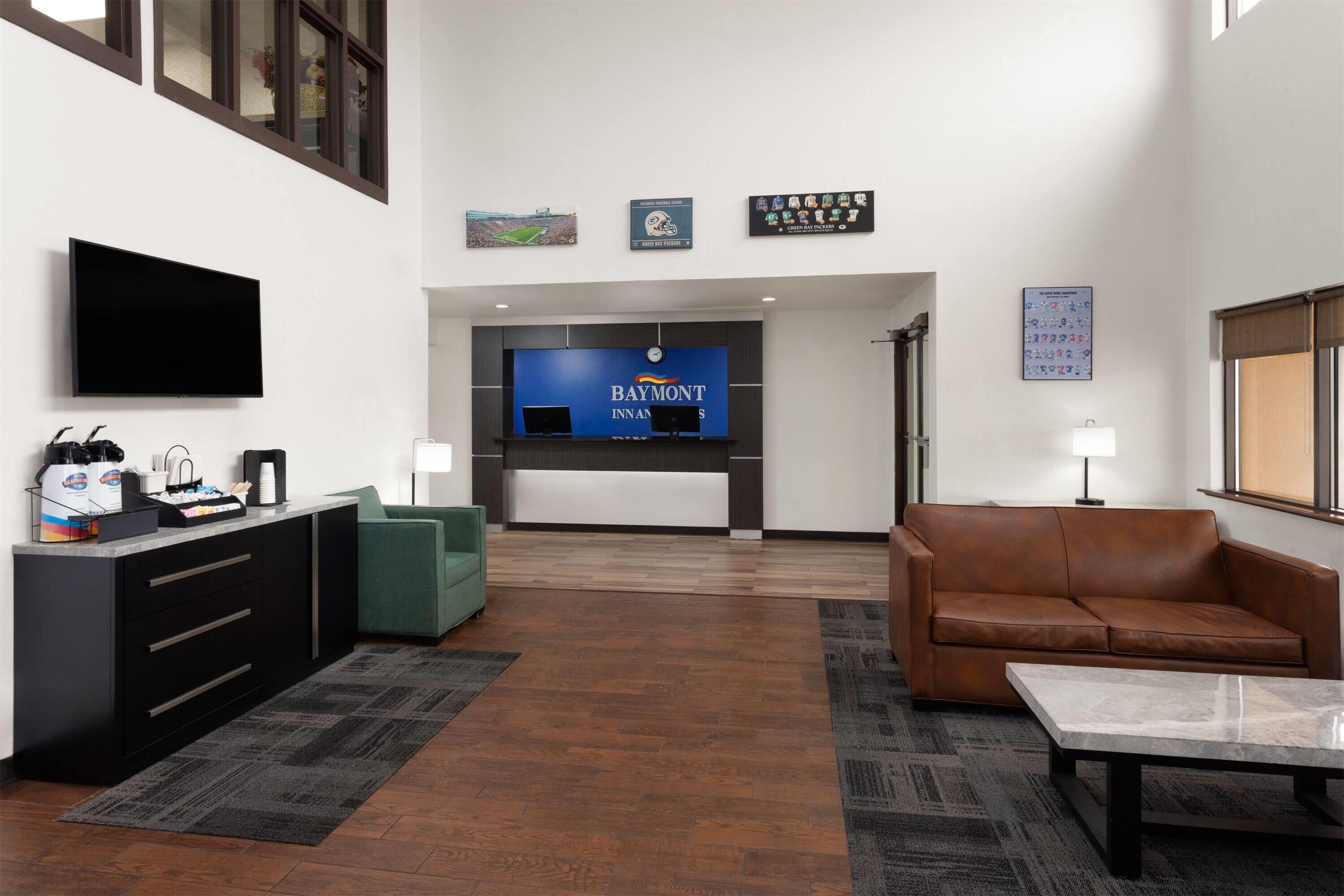 Lobby | Baymont by Wyndham Green Bay