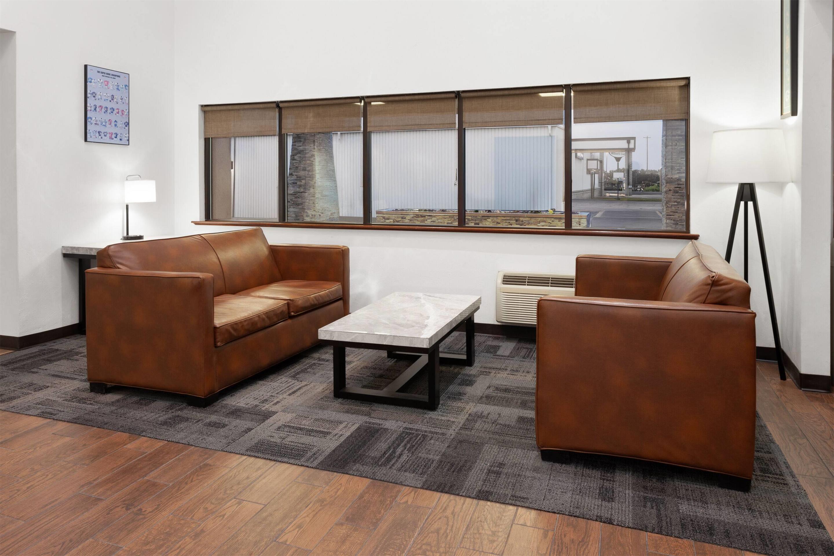 Lobby | Baymont by Wyndham Green Bay