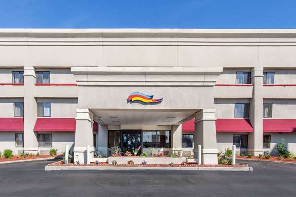 Exterior view - Baymont Inn & Suites Roseville - I-94, Exit 232