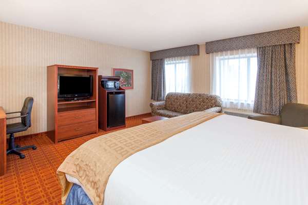 Suite - Baymont Inn & Suites Roseville - I-94, Exit 232