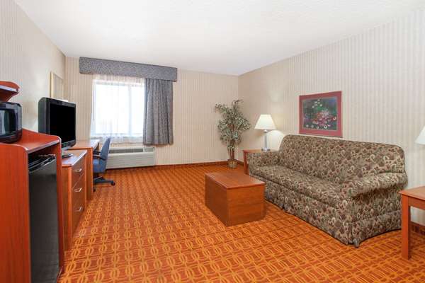 Suite - Baymont Inn & Suites Roseville - I-94, Exit 232
