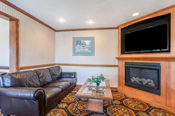  - Baymont Inn & Suites Roseville - I-94, Exit 232