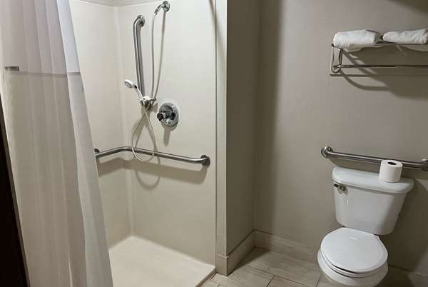  - Baymont Inn & Suites Champaign - I-74, Exit 182