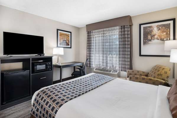  - Baymont Inn & Suites Champaign - I-74, Exit 182