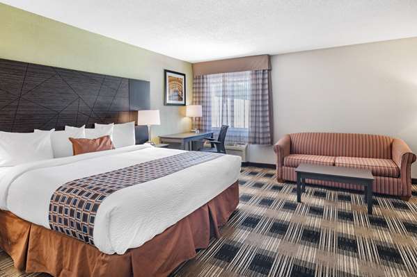 Suite - Baymont Inn & Suites Champaign - I-74, Exit 182