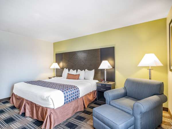  - Baymont Inn & Suites Champaign - I-74, Exit 182