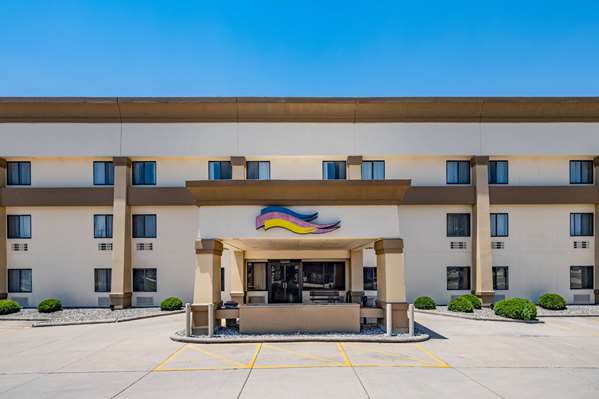 Exterior view - Baymont Inn & Suites Champaign - I-74, Exit 182