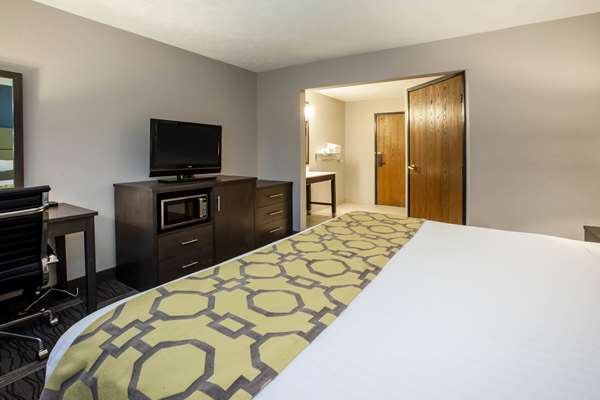  - Baymont Inn & Suites Traverse City