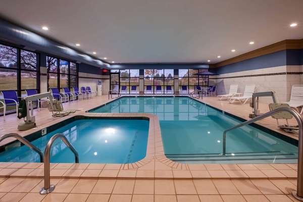 Pool - Baymont Inn & Suites Traverse City