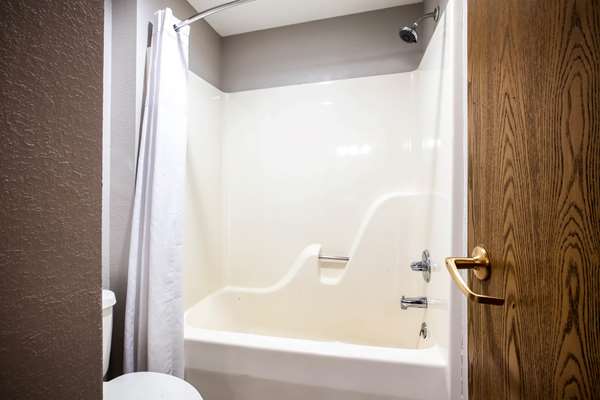  - Baymont Inn & Suites Traverse City