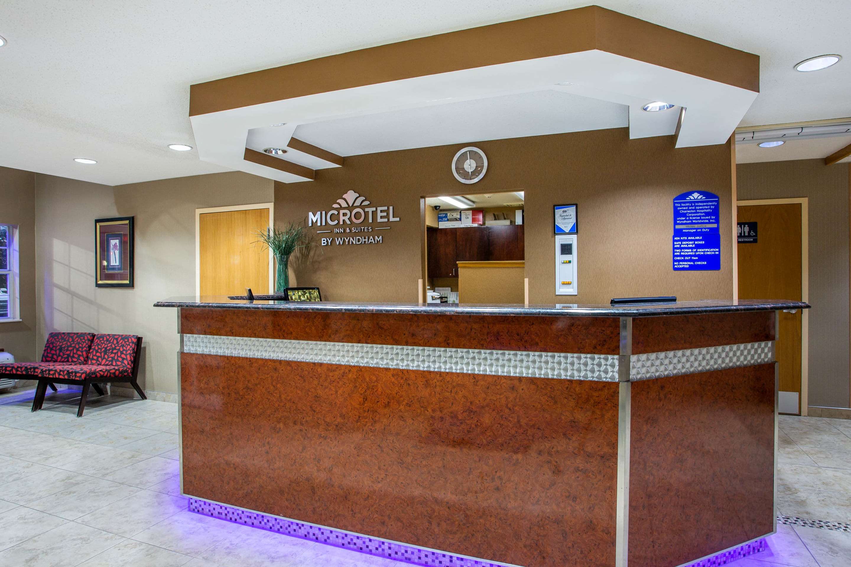 Lobby | Microtel Inn & Suites by Wyndham Charleston