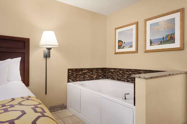 Suite - Baymont Inn & Suites Mt Pleasant