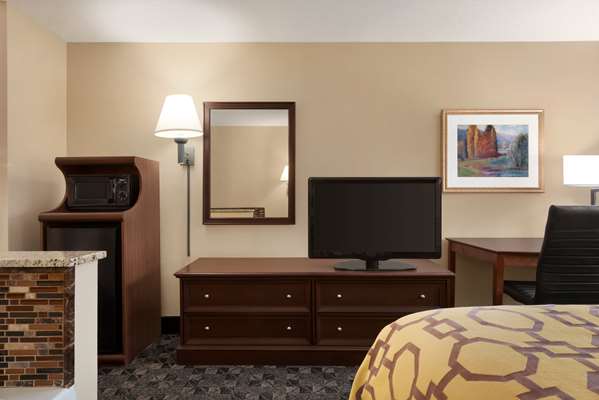 Suite - Baymont Inn & Suites Mt Pleasant