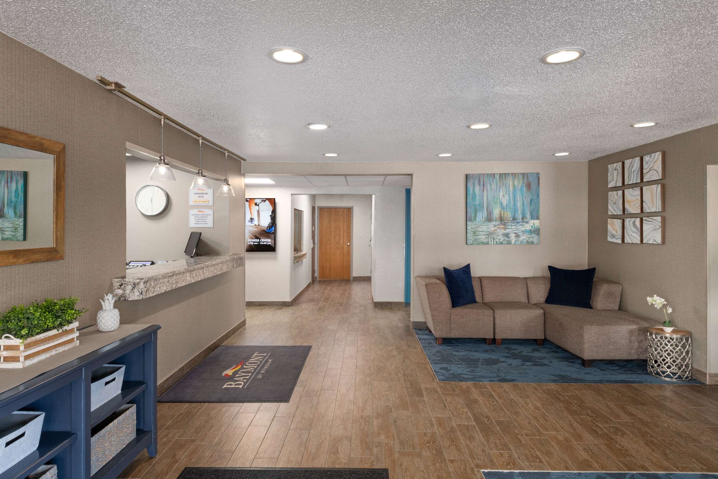 Lobby | Baymont by Wyndham Mt. Pleasant