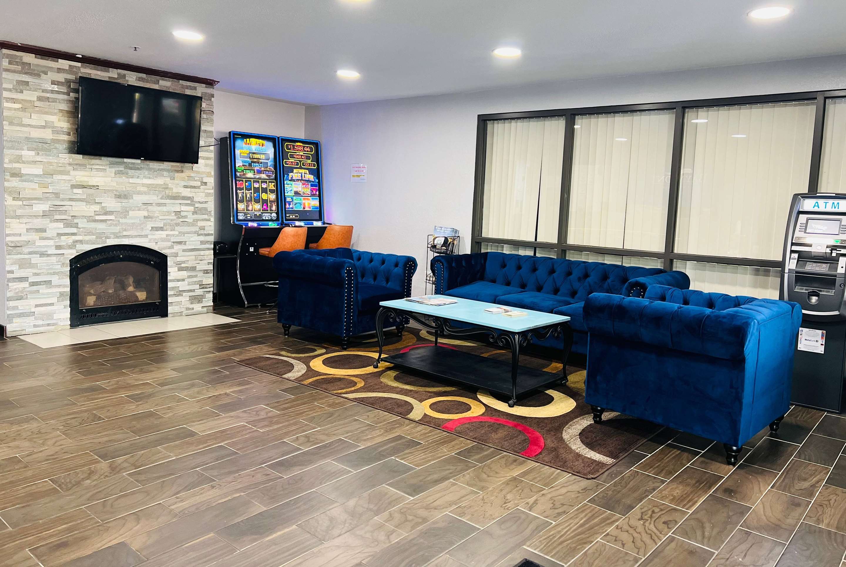 Lobby | Baymont by Wyndham La Crosse/Onalaska
