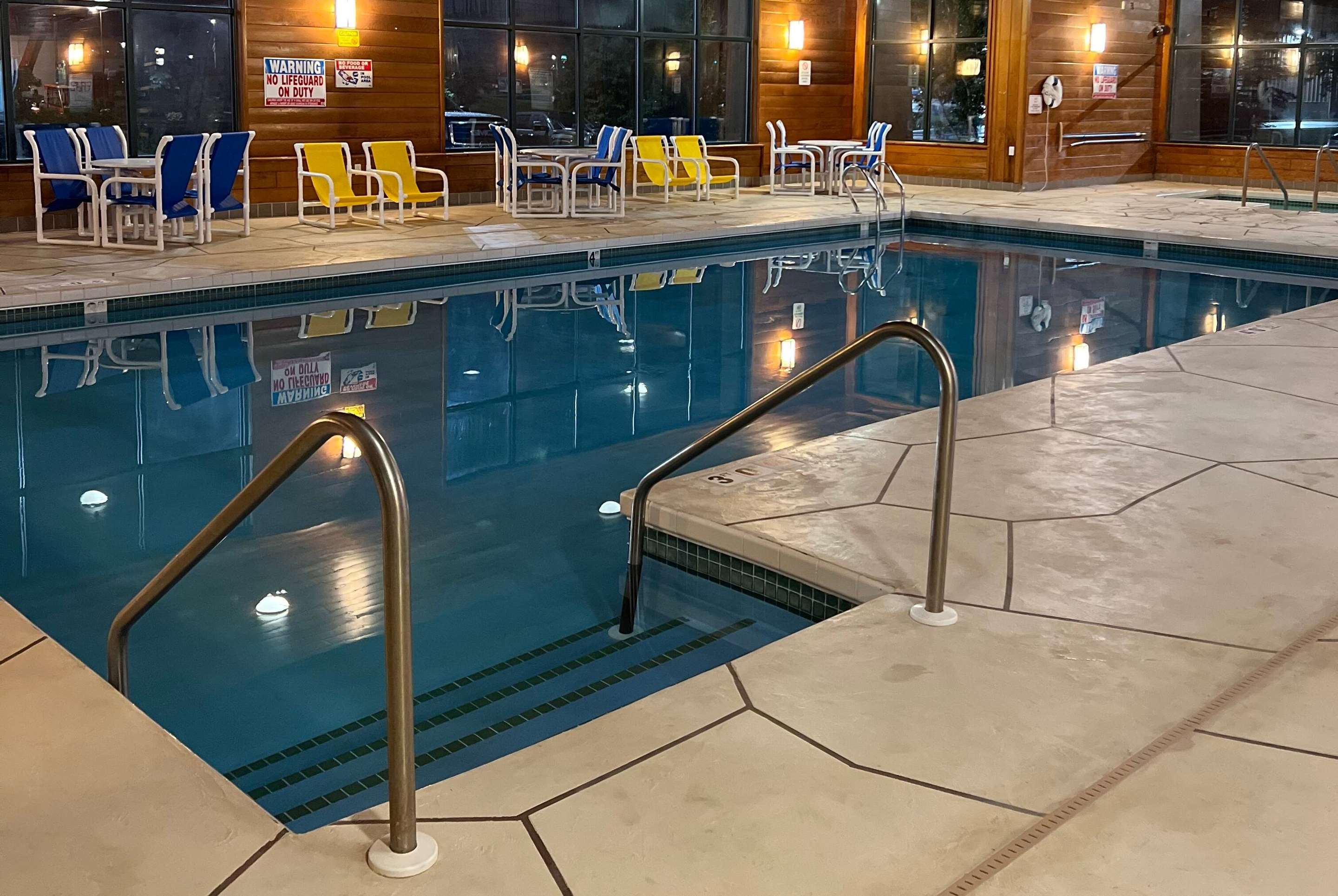 Pool | Baymont by Wyndham La Crosse/Onalaska