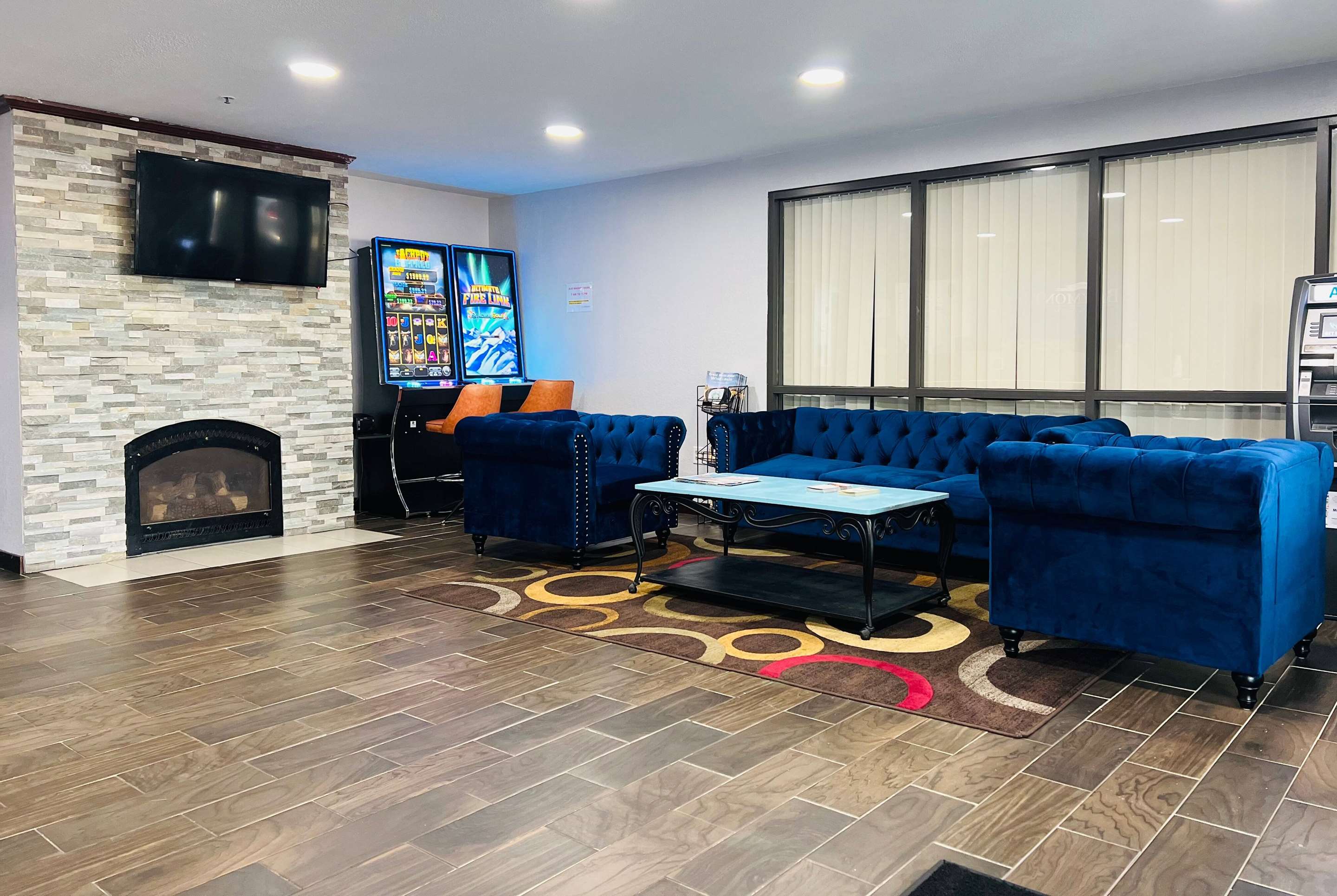 Lobby | Baymont by Wyndham La Crosse/Onalaska