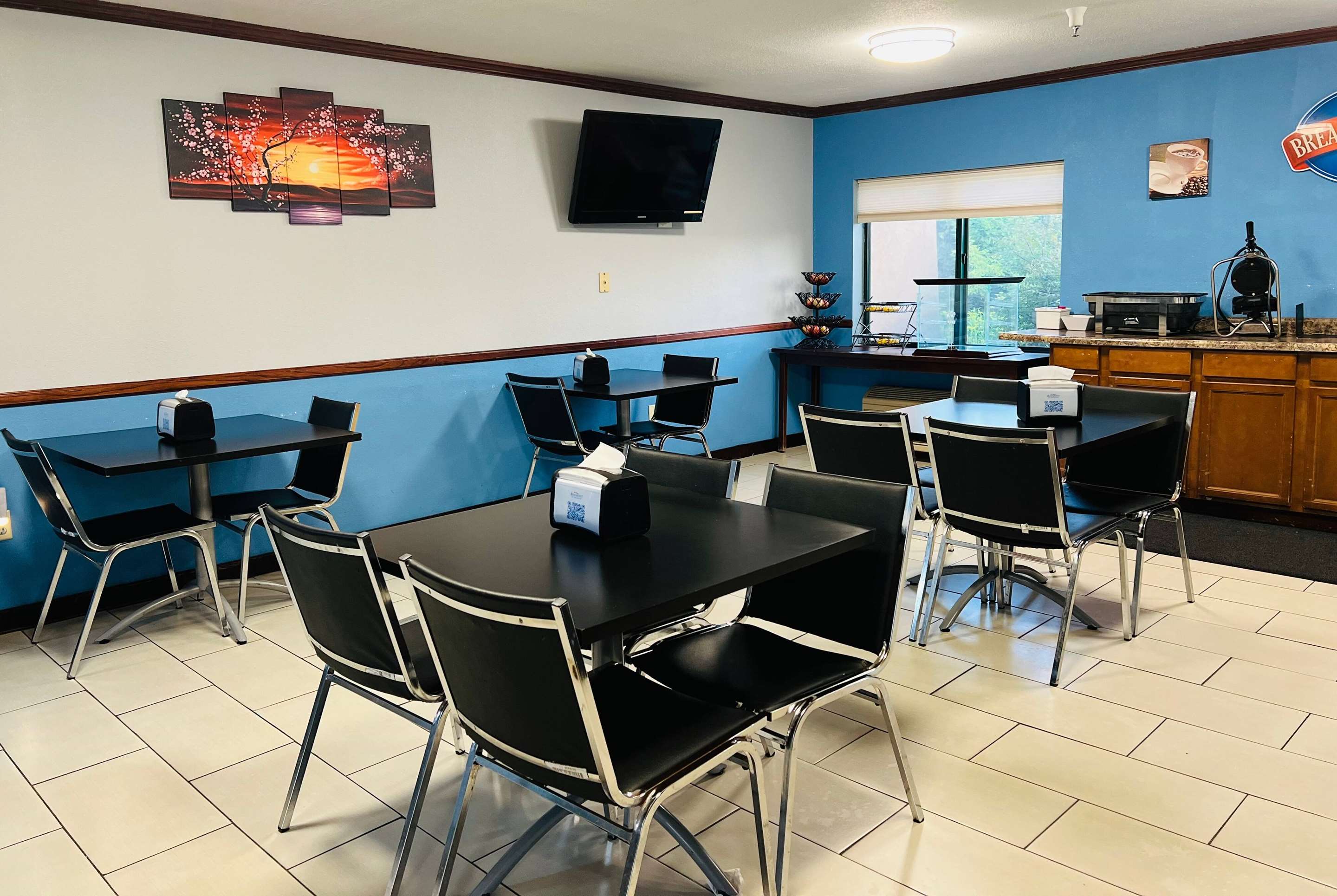 Breakfast Area | Baymont by Wyndham La Crosse/Onalaska