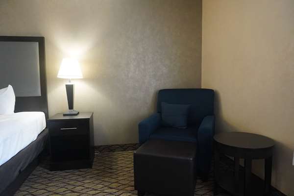 Suite - Baymont Inn & Suites Bridgeport - I-75, Exit 144