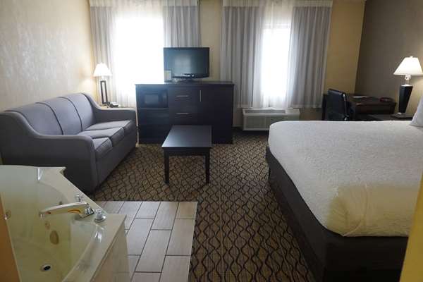 Suite - Baymont Inn & Suites Bridgeport - I-75, Exit 144
