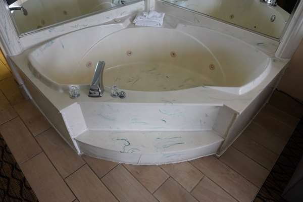 Suite - Baymont Inn & Suites Bridgeport - I-75, Exit 144