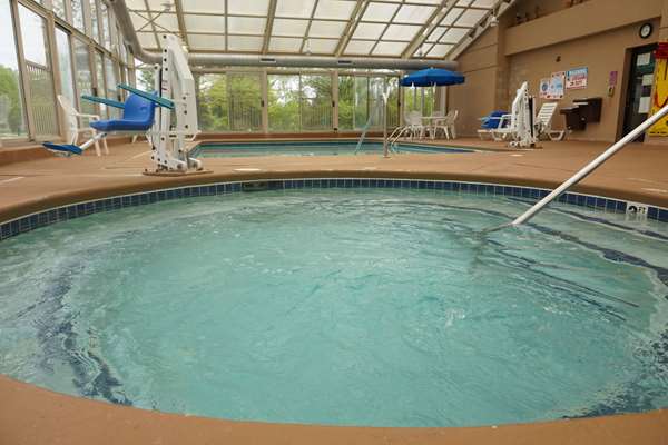 Pool - Baymont Inn & Suites Bridgeport - I-75, Exit 144