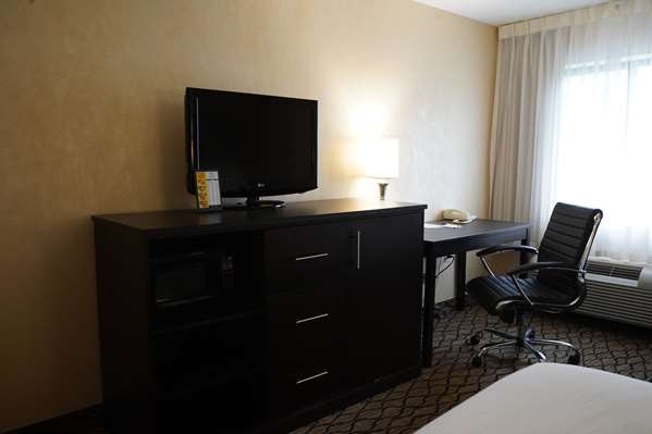  - Baymont Inn & Suites Bridgeport - I-75, Exit 144