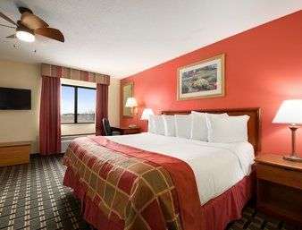 Suite - Baymont Inn & Suites Springfield - I-55, Exit 90