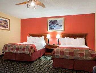 Suite - Baymont Inn & Suites Springfield - I-55, Exit 90