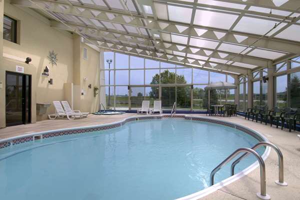 Pool - Baymont Inn & Suites Springfield - I-55, Exit 90