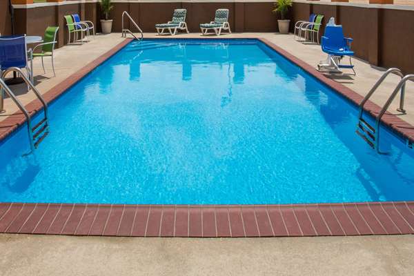 Pool - Days Inn & Suites Thibodaux