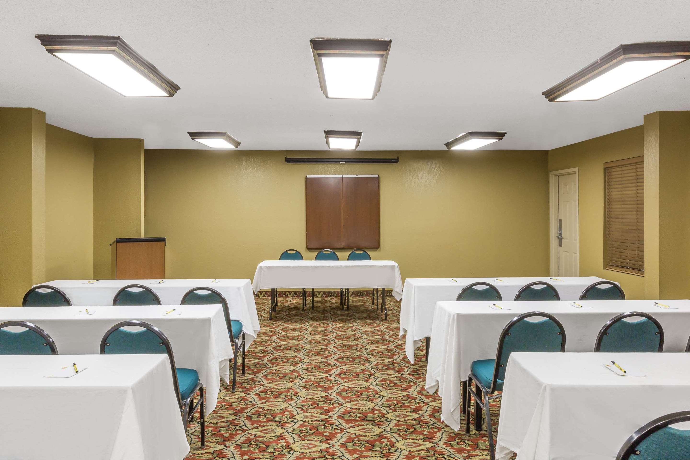 Meeting Room | Super 8 by Wyndham Metairie