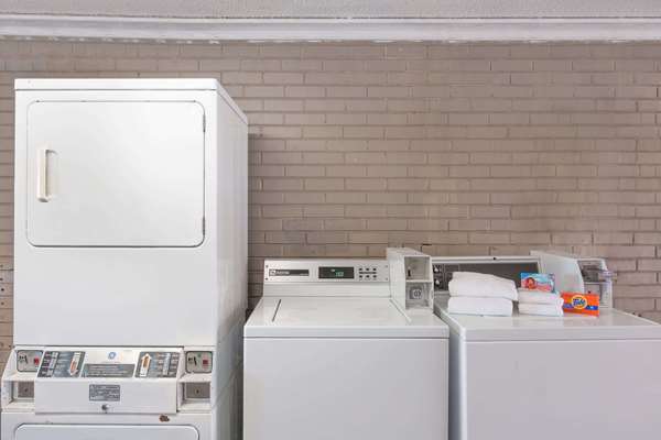  - Super 8 Hotel Metairie