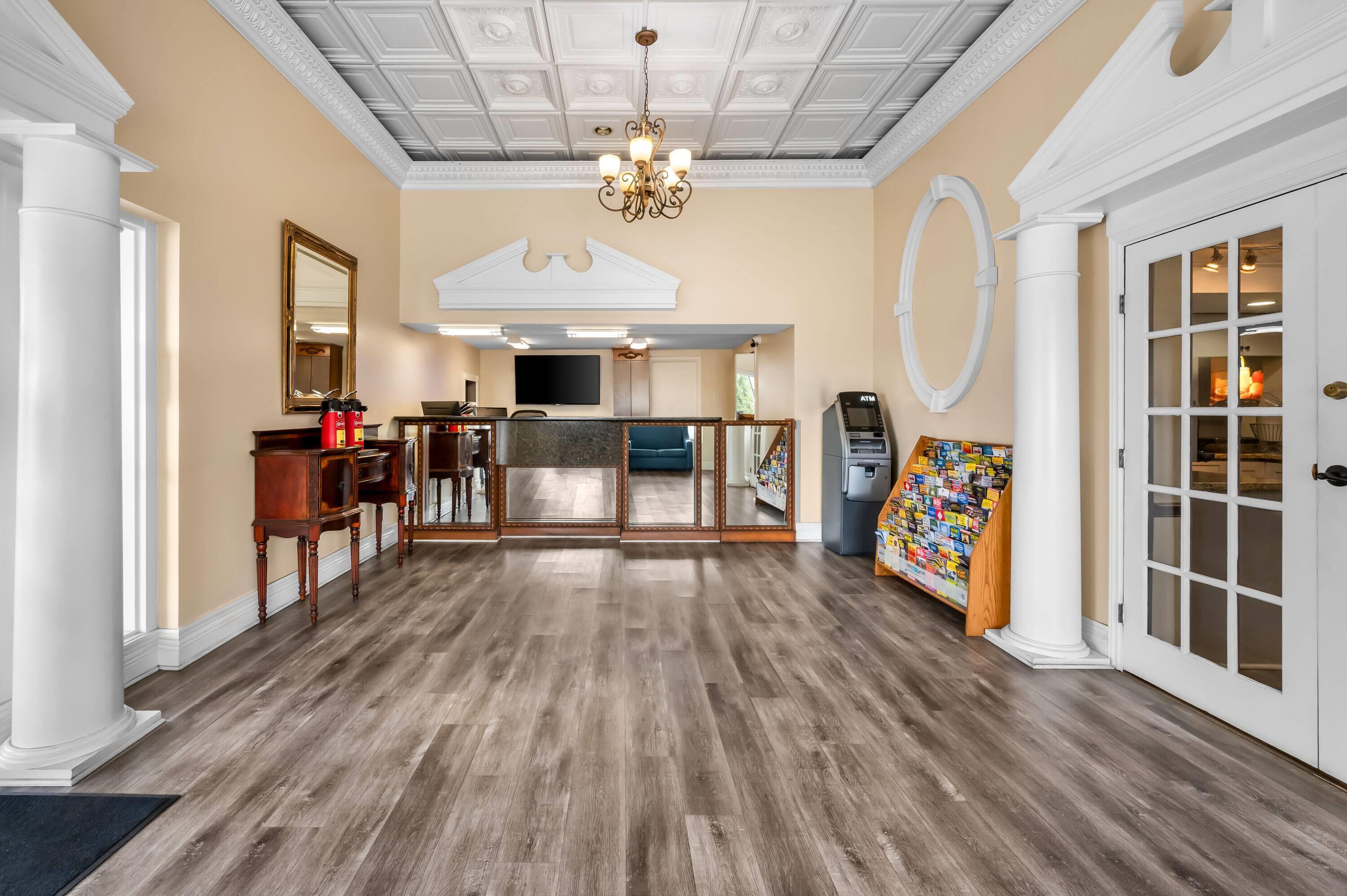 Lobby | Super 8 by Wyndham Metairie