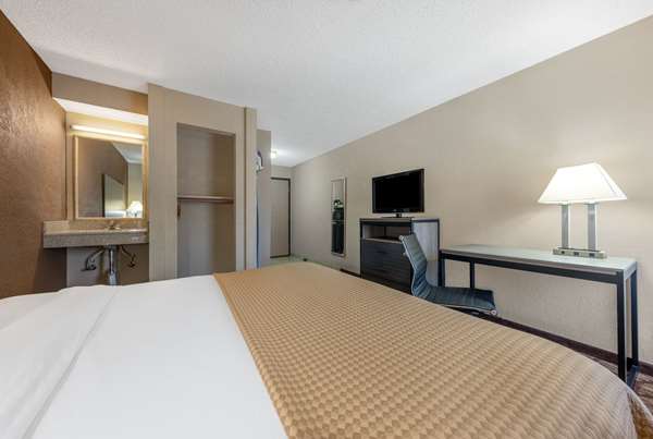  - Baymont Inn & Suites Lawrence