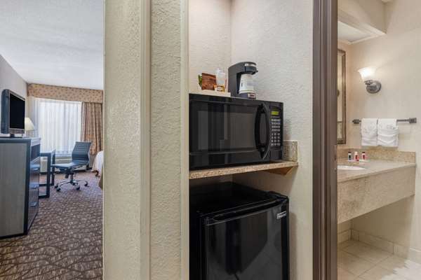  - Baymont Inn & Suites Lawrence